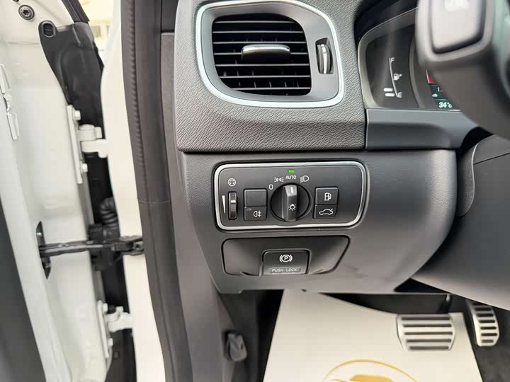 Volvo V60, 2014 года фото 8