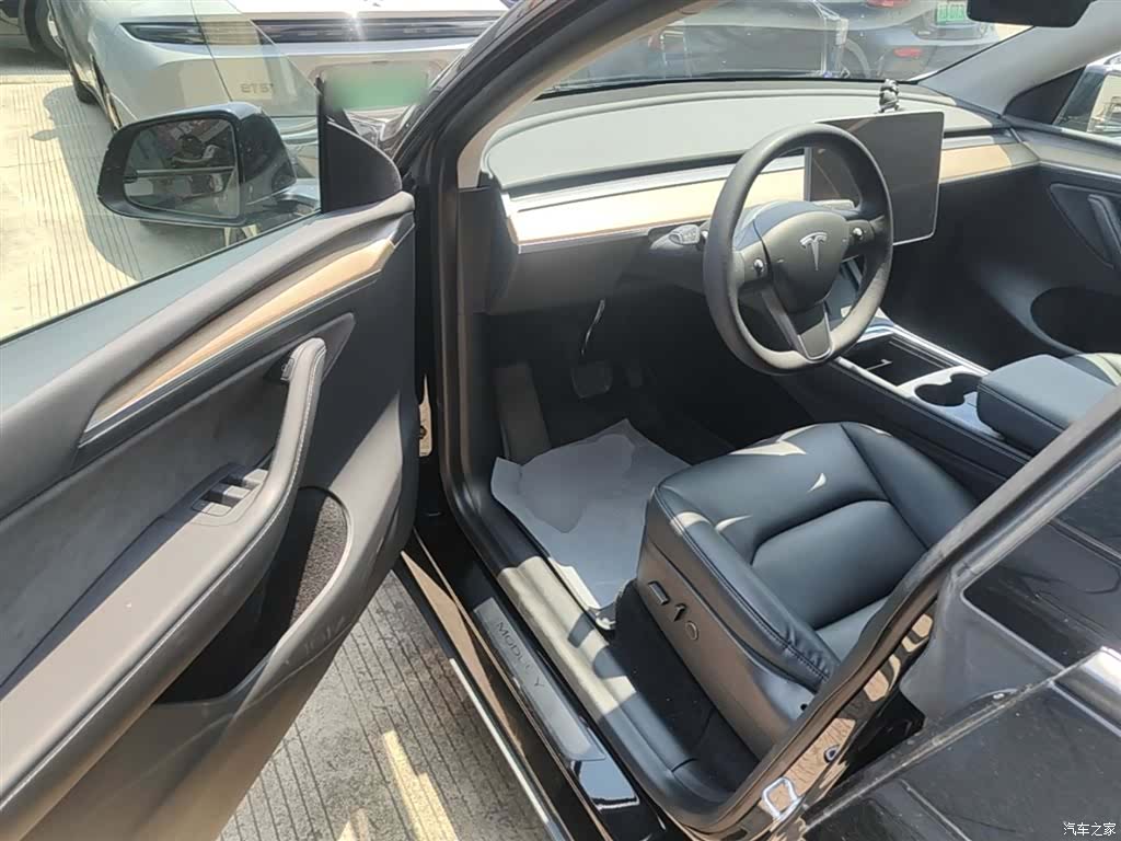 Tesla Model Y, 2022 16