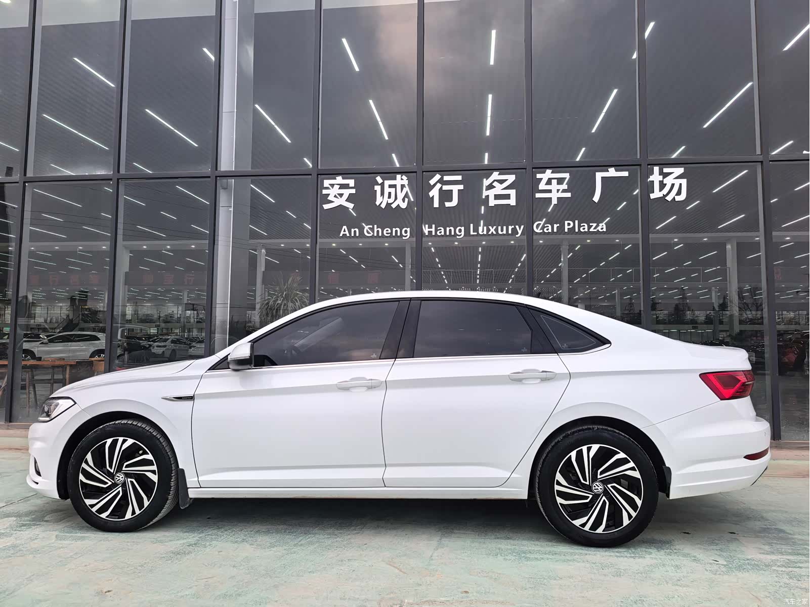 Volkswagen Sagitar, 2022 4