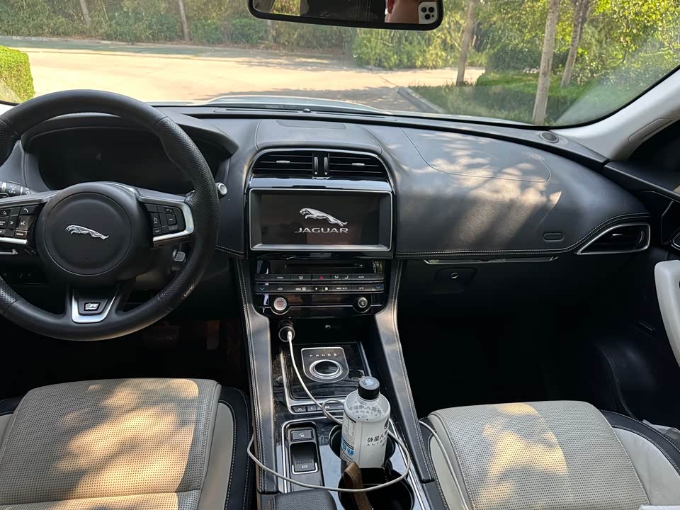 Jaguar F-PACE Jaguar F-PACE