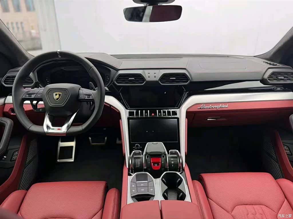 Lamborghini Urus, 2024 6
