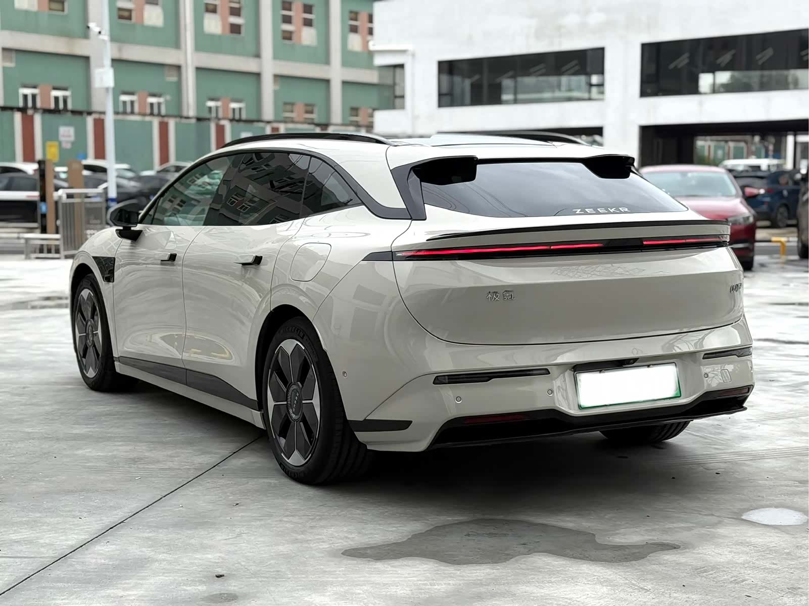 Zeekr 007, 2025 7