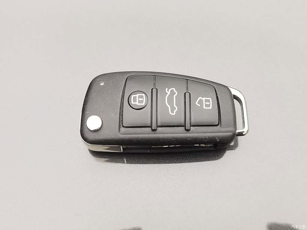 Audi Q2L, 2024 19