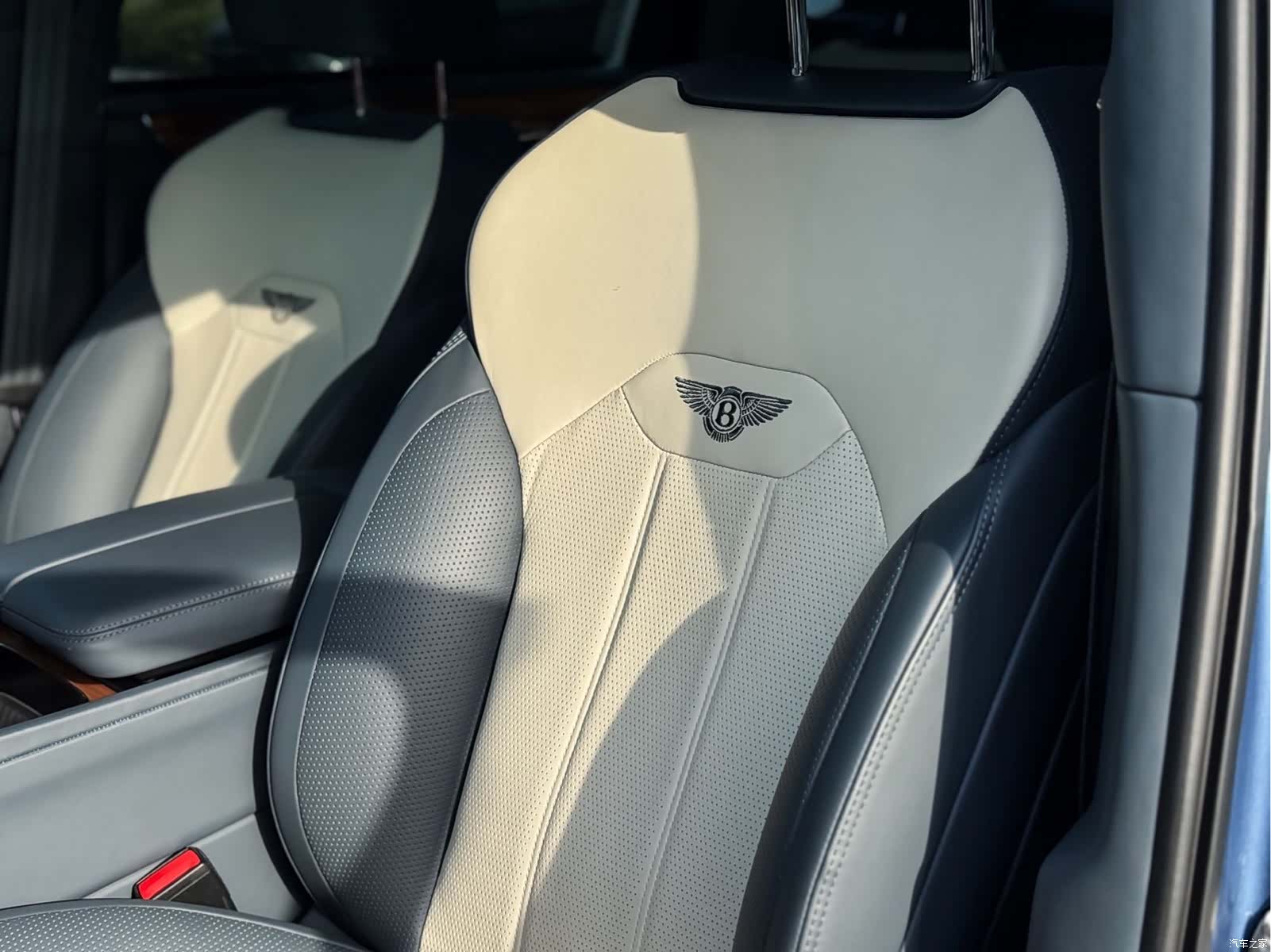 Bentley Bentayga, 2021 8
