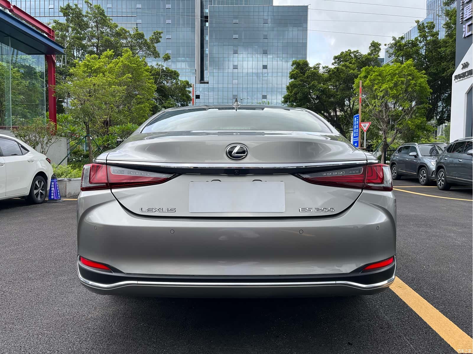 Lexus ES, 2024 все фото