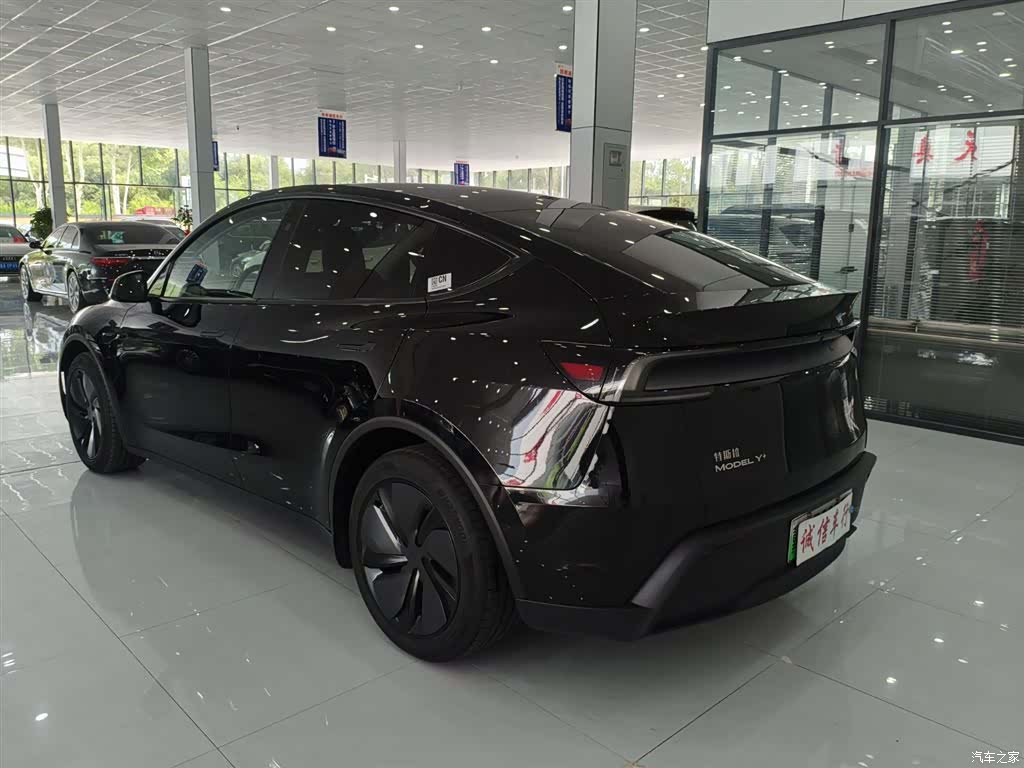 Tesla Model Y, 2025 4