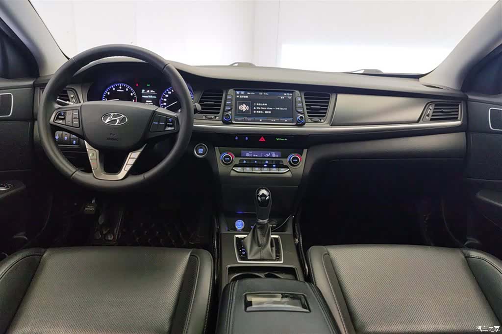 Hyundai DLX, 2018 12