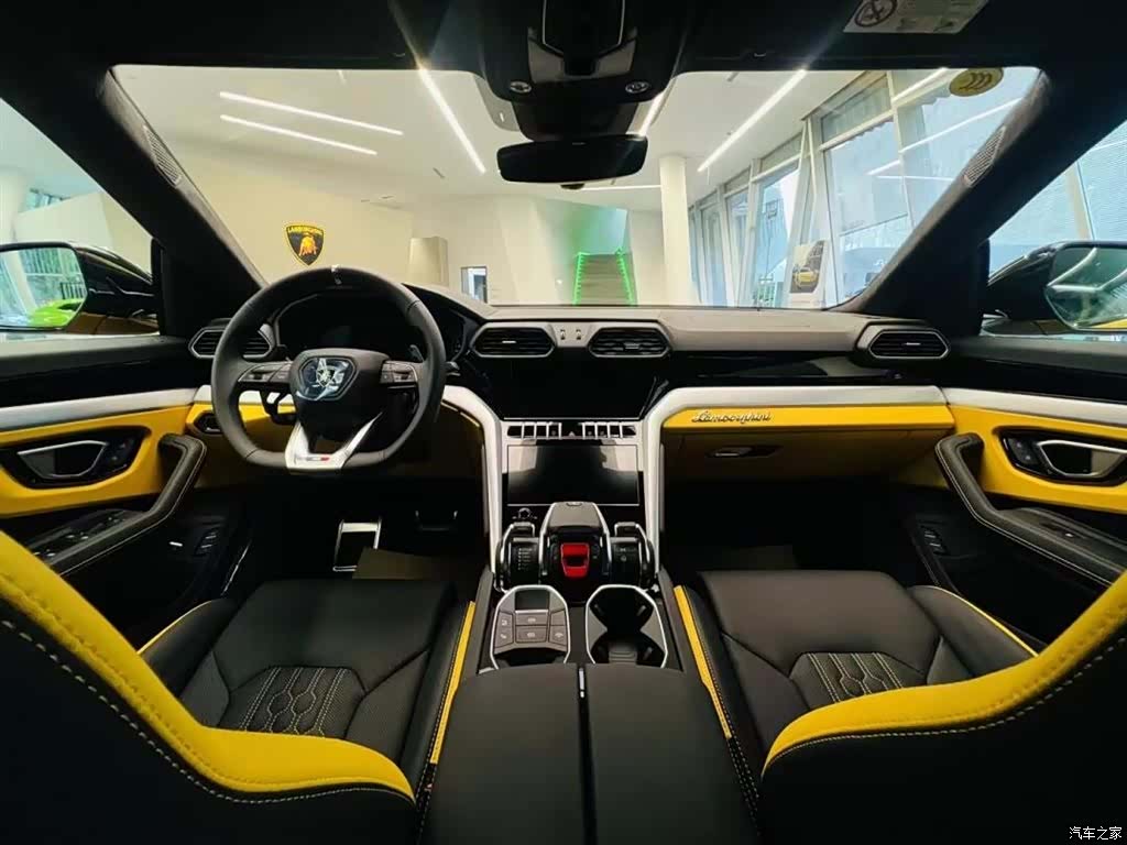 Lamborghini Urus, 2023 6