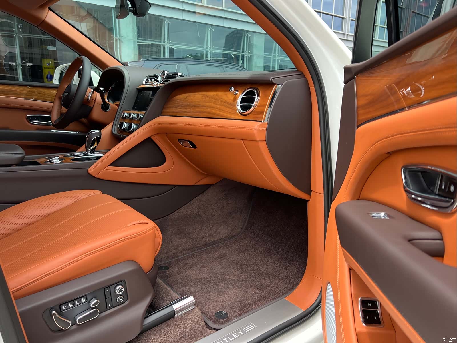 Bentley Bentayga, 2022 15