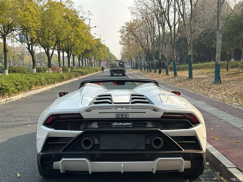Lamborghini Huracán, 2022 все фото