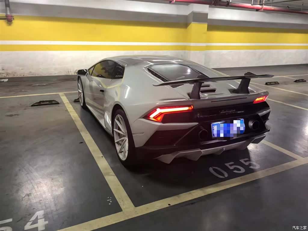 Lamborghini Huracán, 2023 все фото