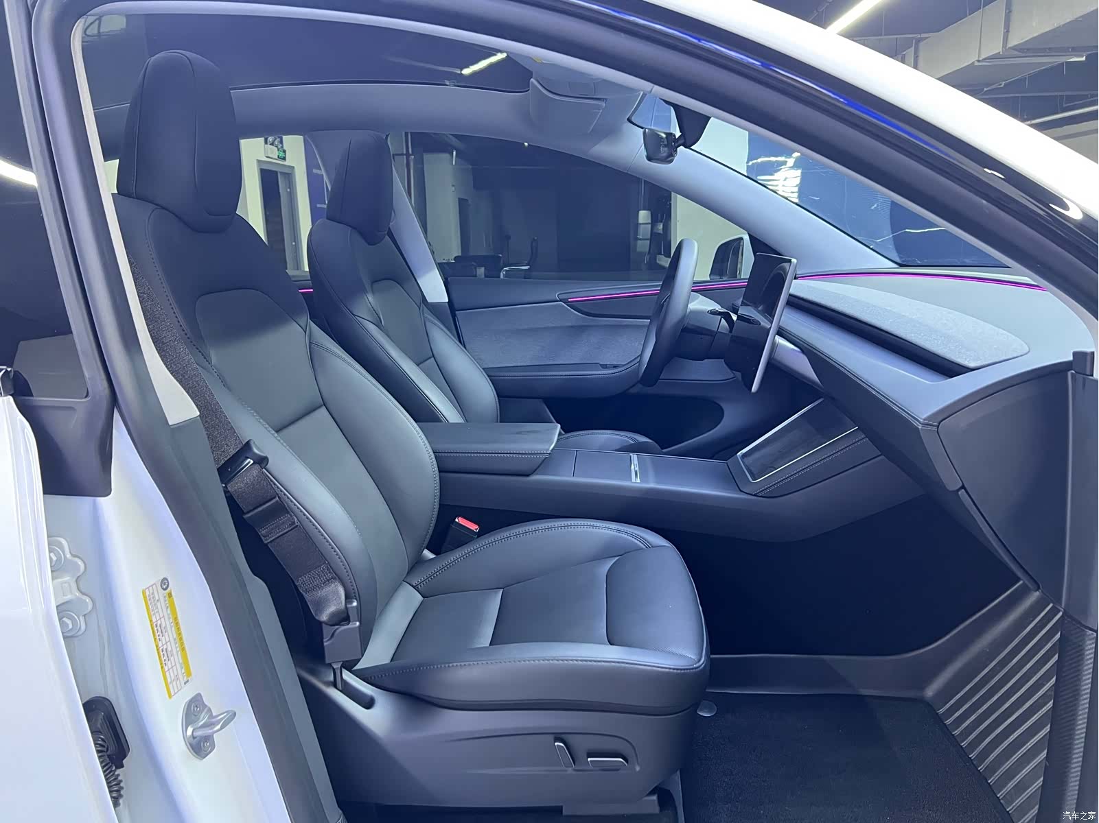 Tesla Model Y, 2025 все фото
