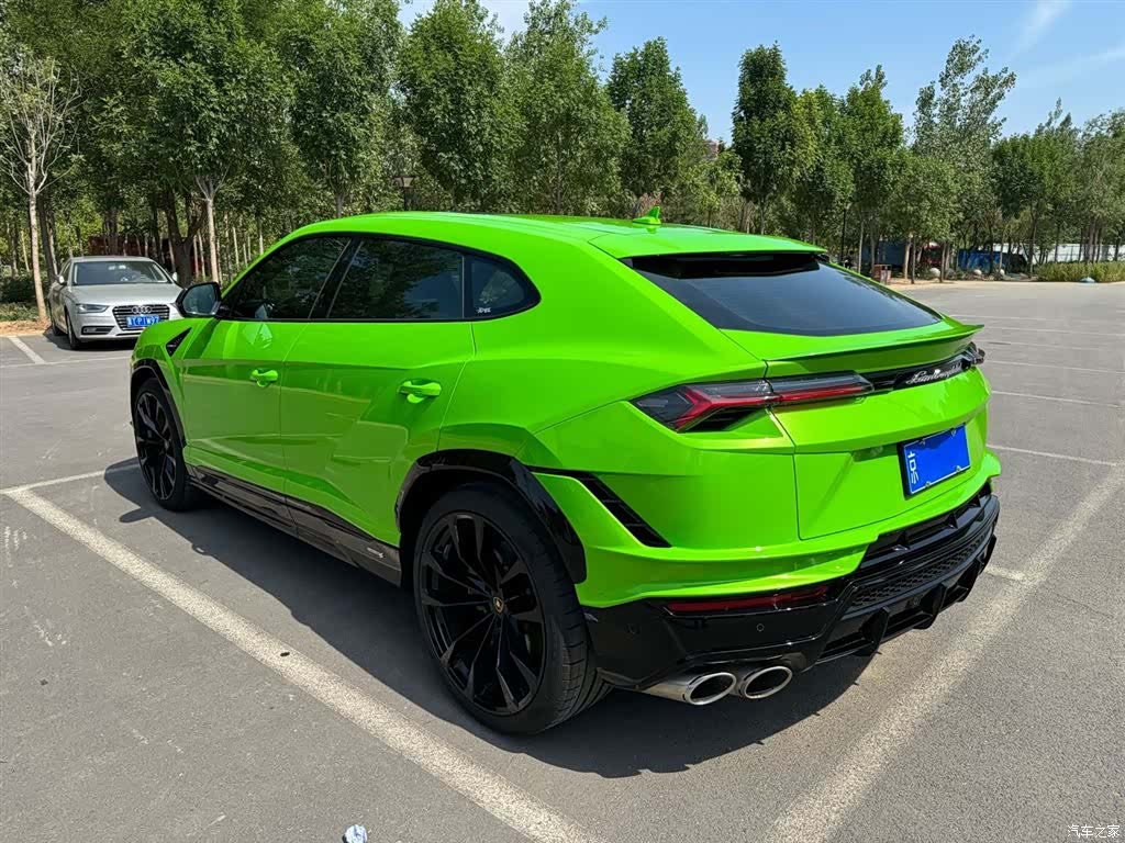 Lamborghini Urus, 2023 3