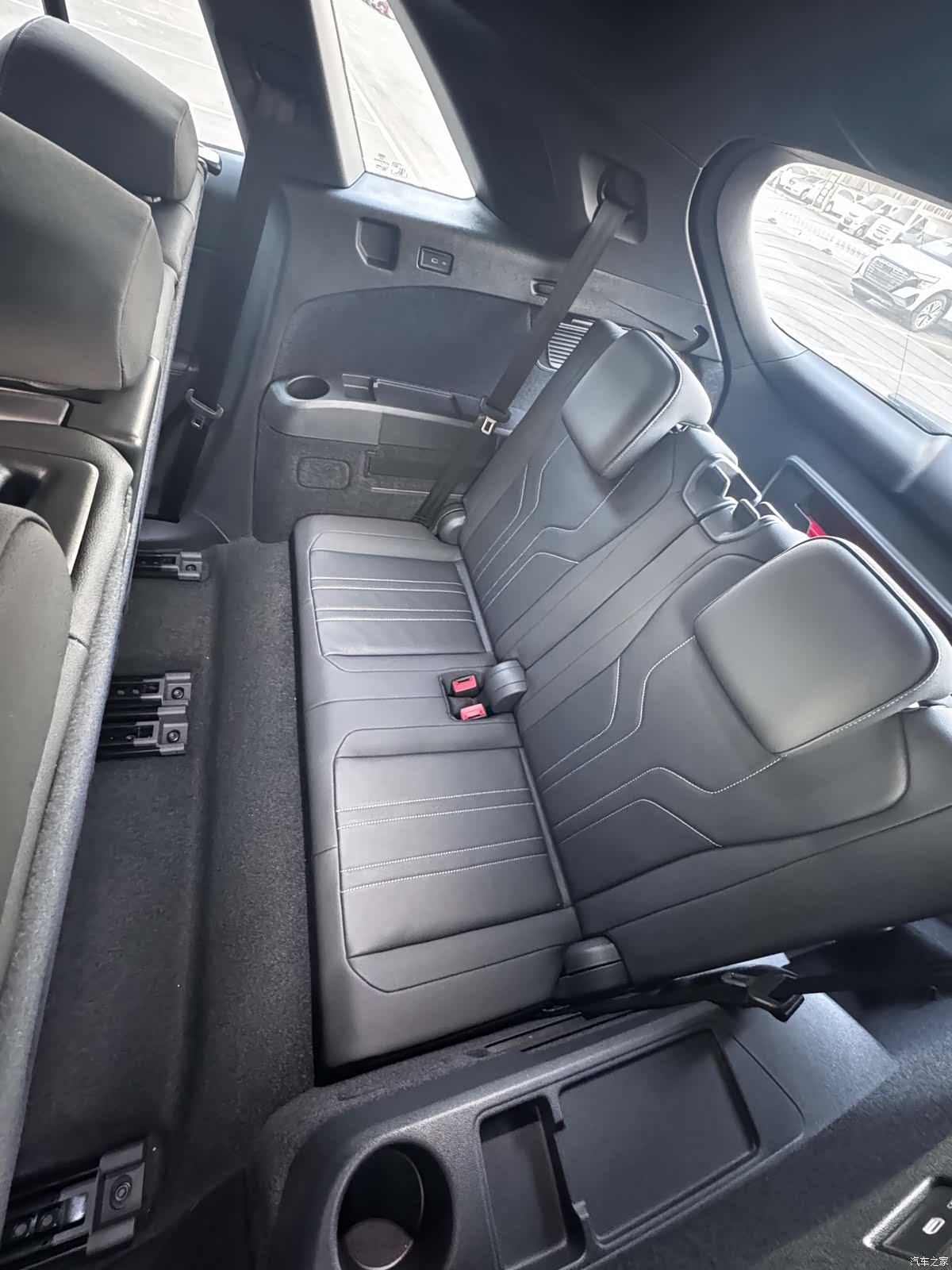 Audi Q5 e-tron, 1900 17