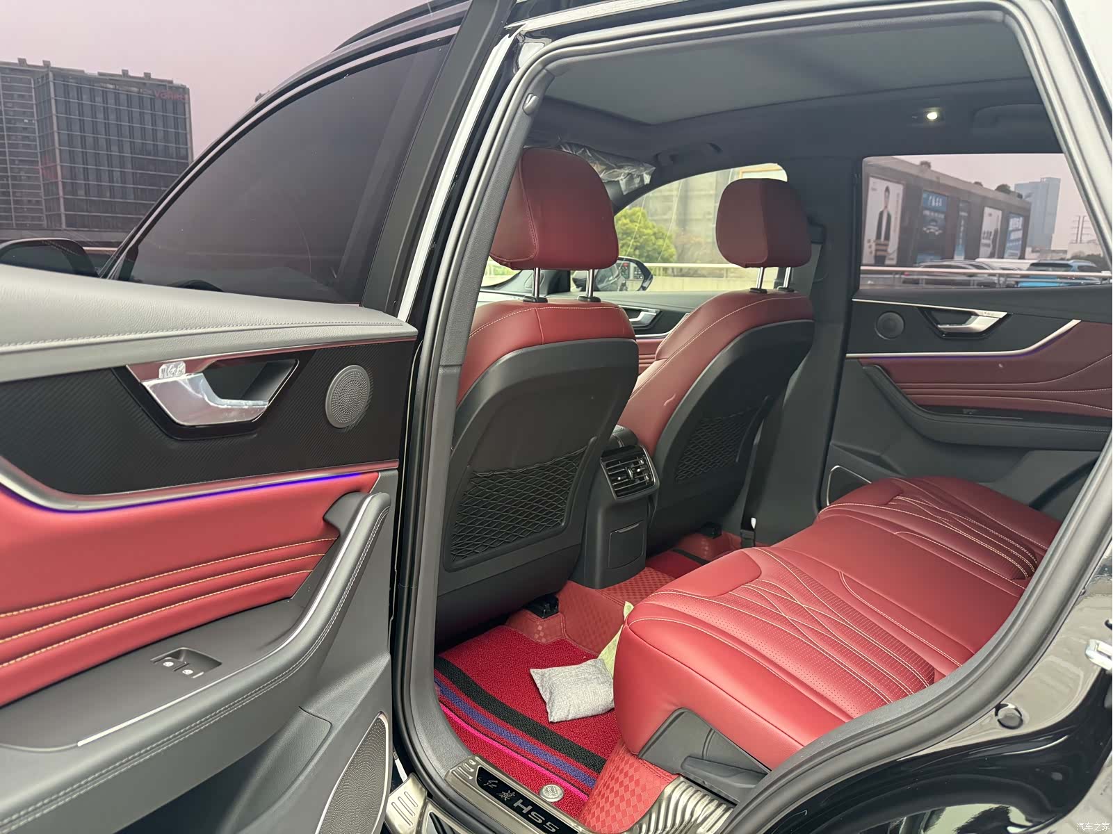 Hongqi HS5, 2025 10