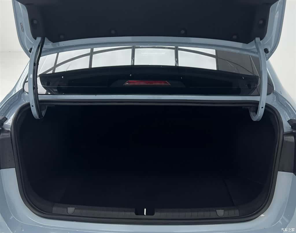 Geely Emgrand, 2023 23