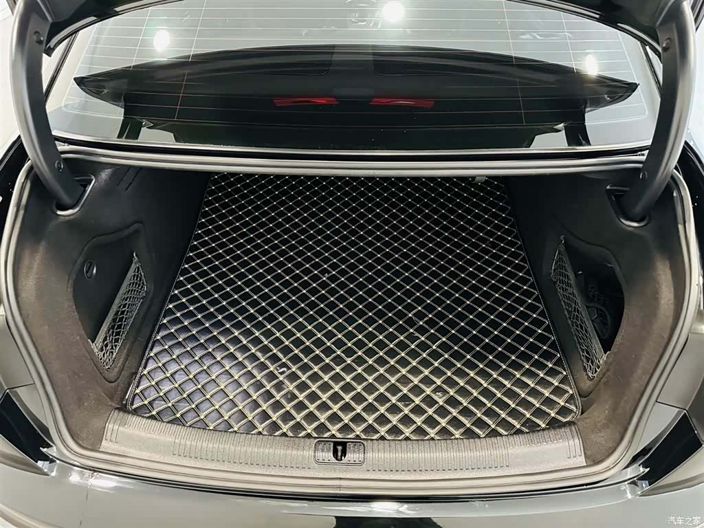 Audi A4L, 2022 6