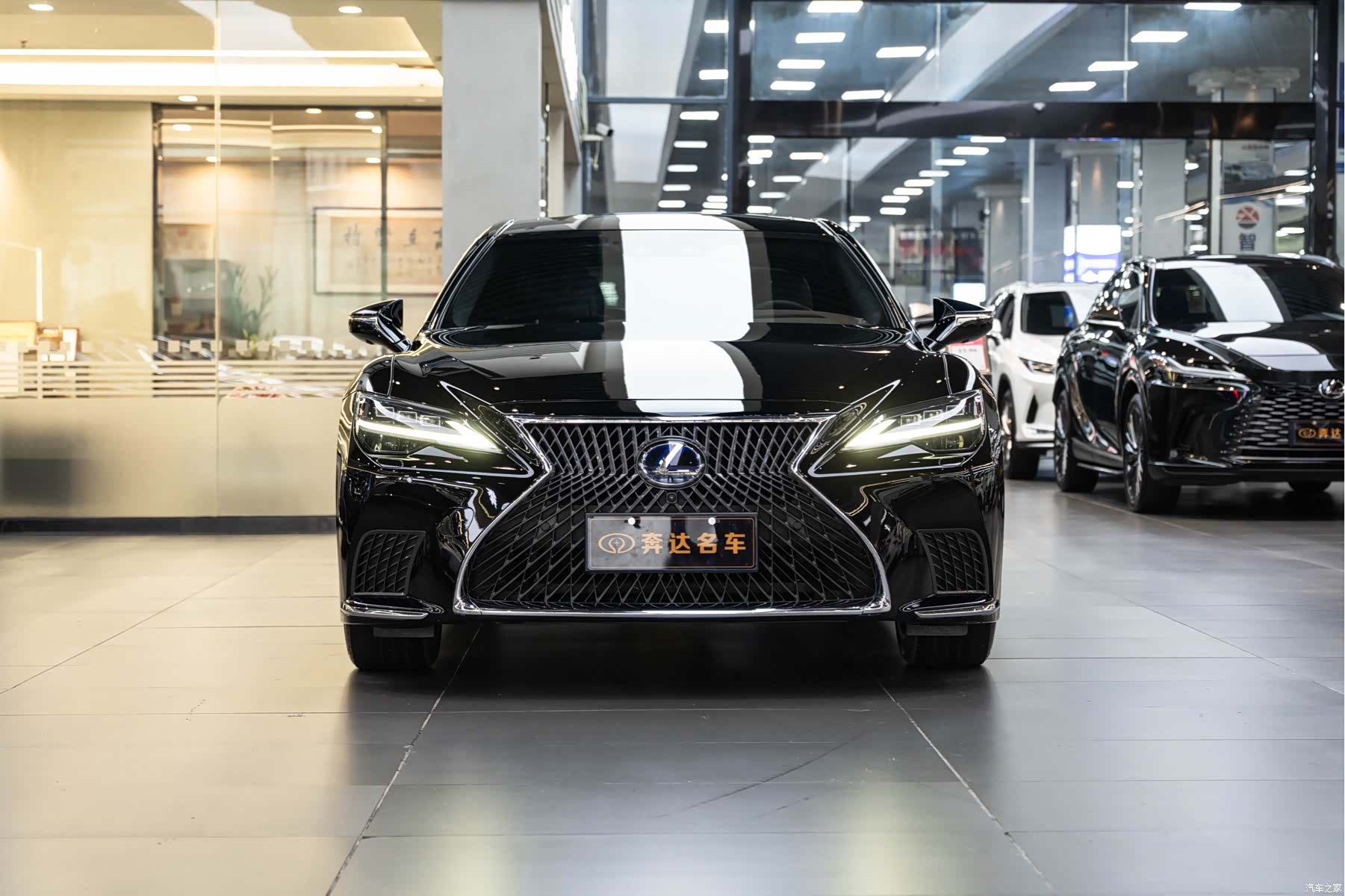 Lexus LS, 2022 2