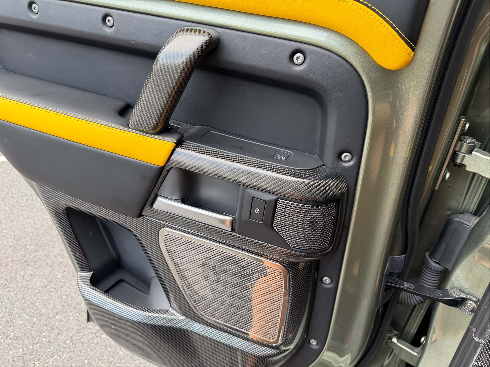 Land Rover Defender, 2022 9