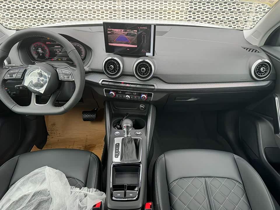 Audi Q2L