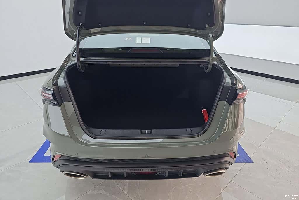 Geely Binray, 2023 4