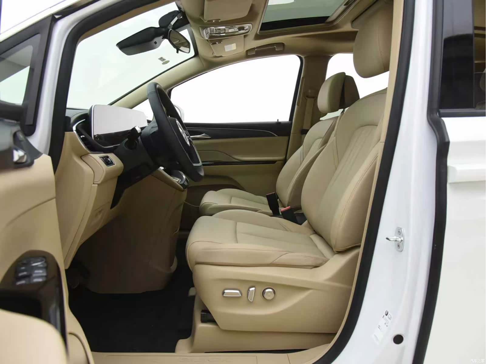 Buick GL8, 2025 12