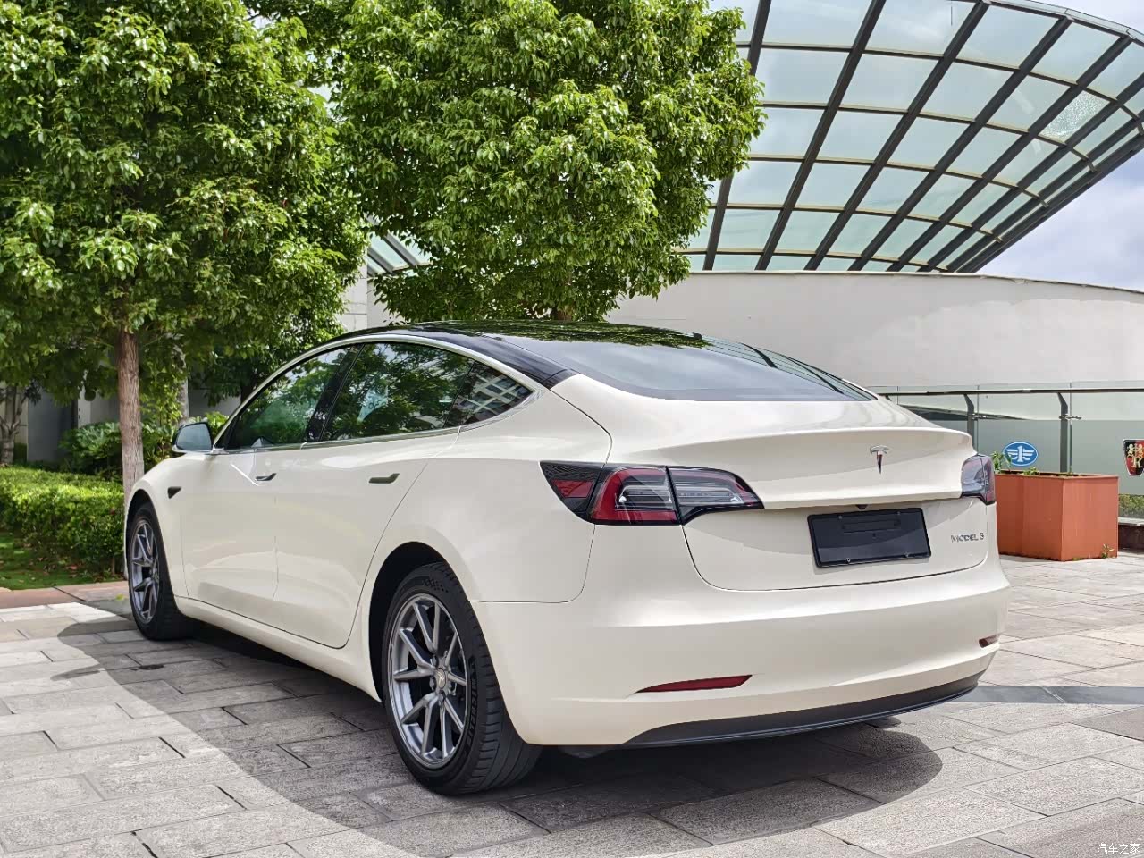 Tesla Model 3, 2020 13