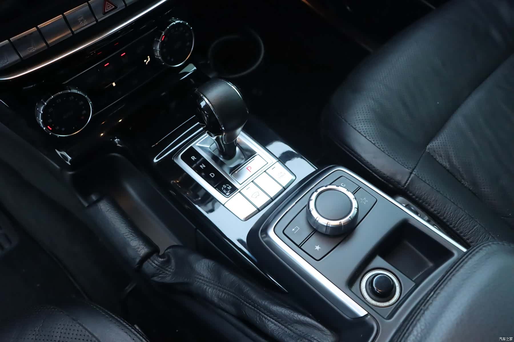 Mercedes-Benz G-Class, 2015 12