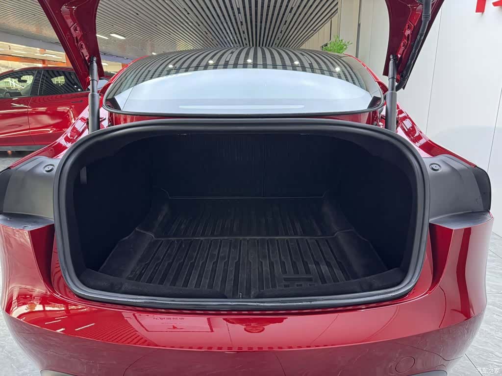 Tesla Model 3, 2024 19
