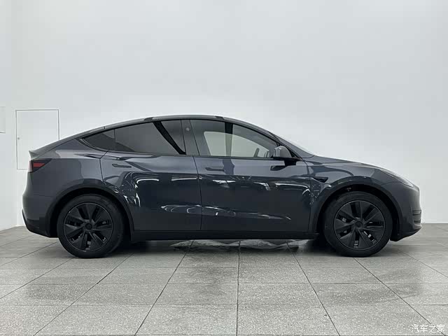 Tesla Model Y, 2024 7