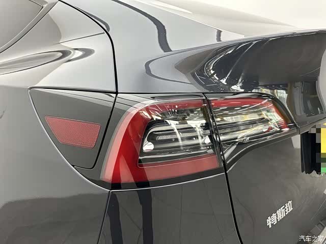 Tesla Model Y, 2024 19