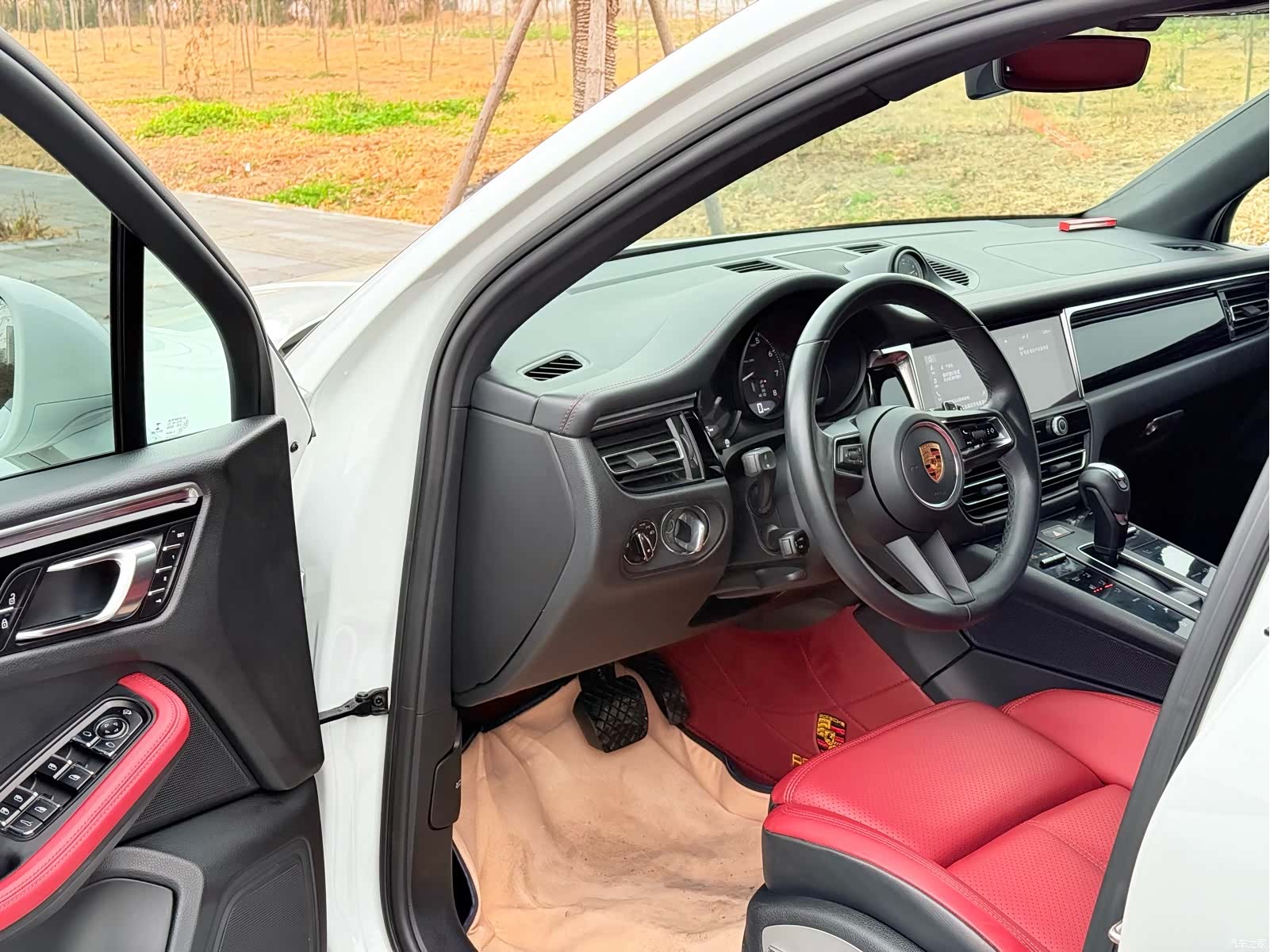 Porsche Macan, 2023 все фото