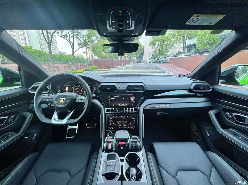 Lamborghini Urus, 2022 9