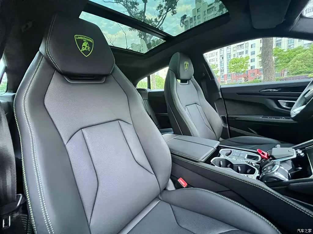 Lamborghini Urus, 2022 12