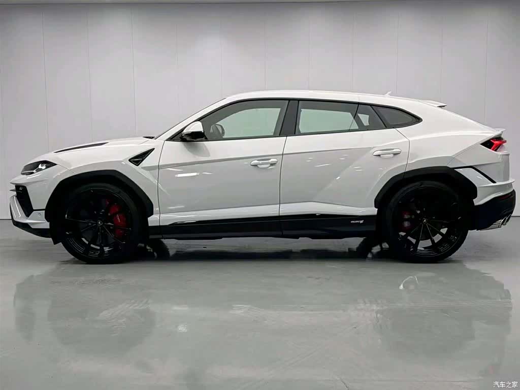 Lamborghini Urus, 2024 3
