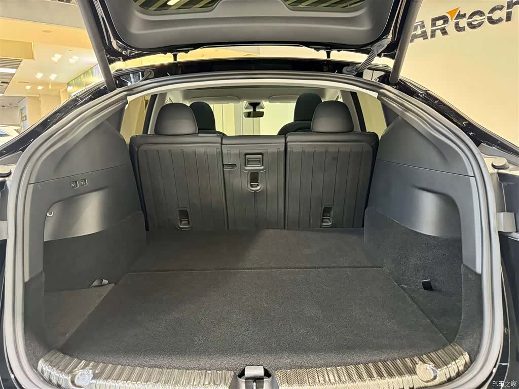 Tesla Model Y, 2023 12