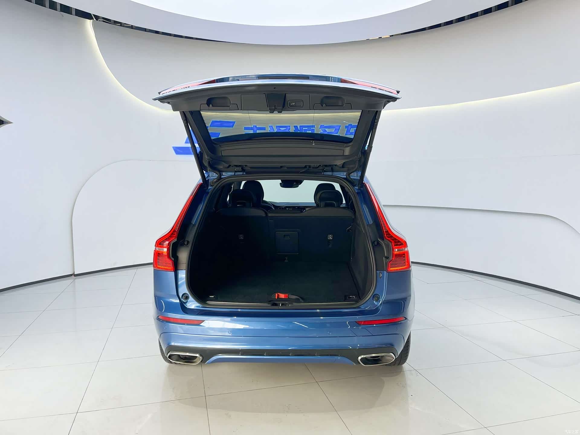 Volvo XC60, 2019 все фото