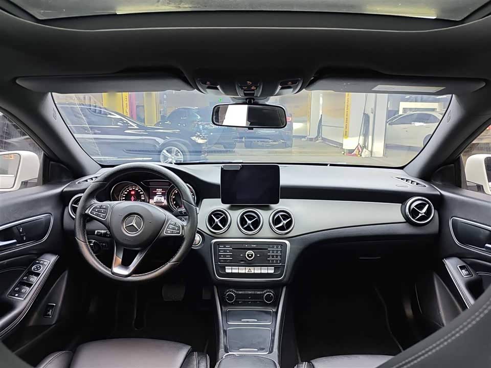 Mercedes-Benz CLA