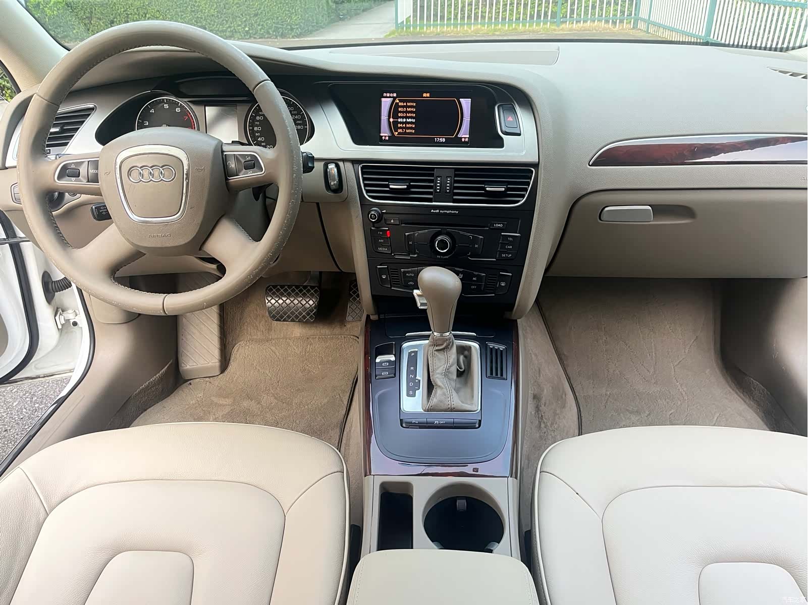 Audi A4L, 2011 4