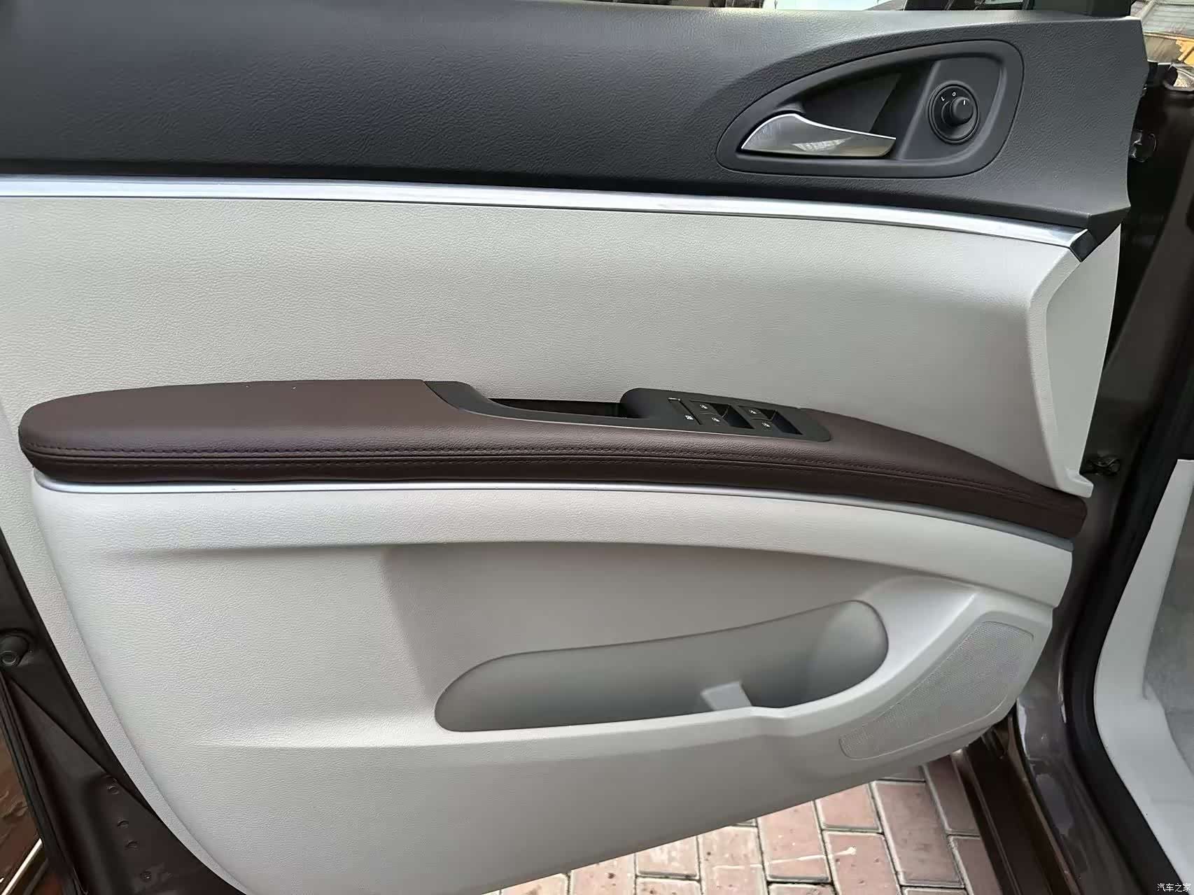 Buick GL8, 2022 3