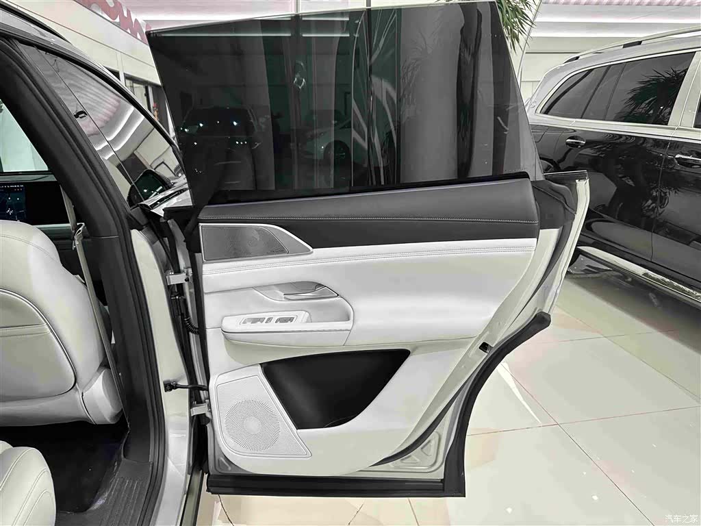 Xpeng G9, 2023 30