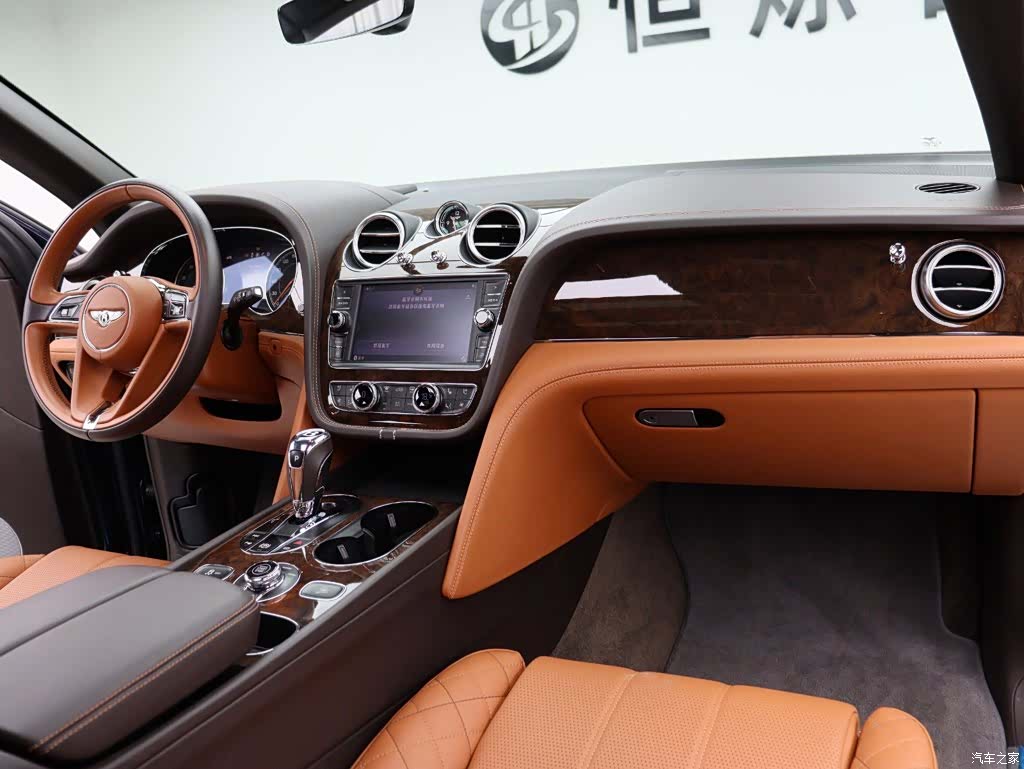 Bentley Bentayga, 2019 24