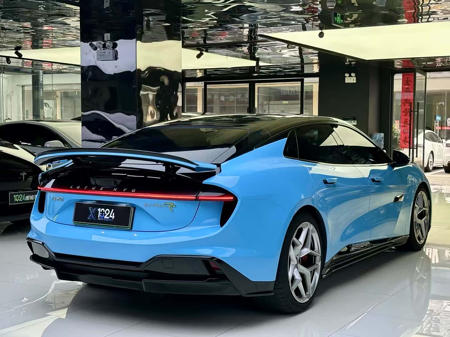 Lotus EMEYA, 2025 4
