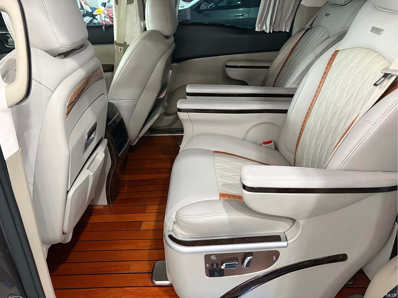 Buick GL8, 2017 8