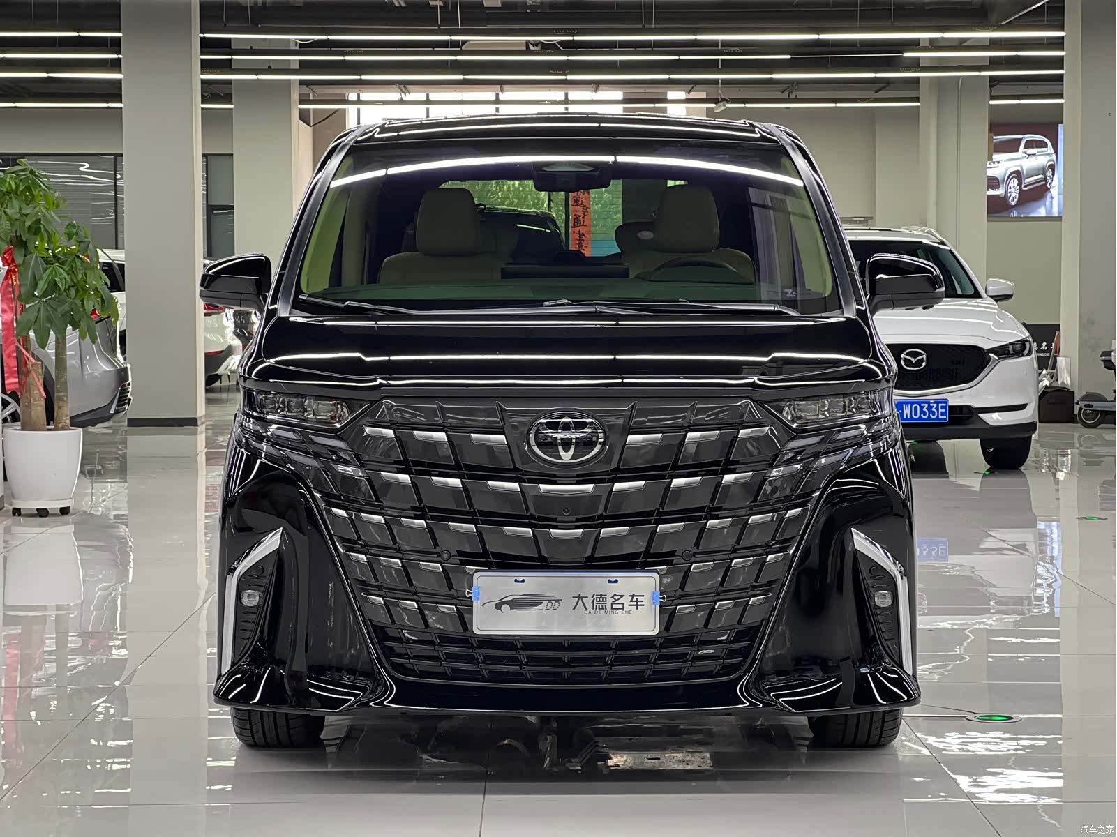 Toyota Alphard, 2025 2