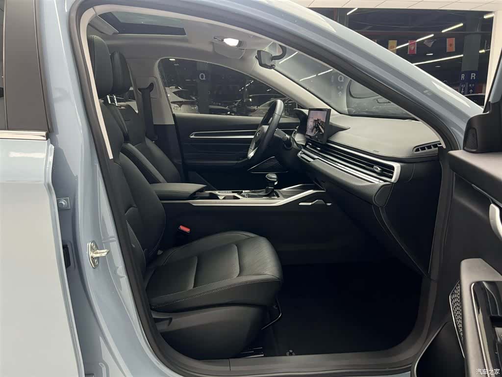 Geely Emgrand, 2023 21