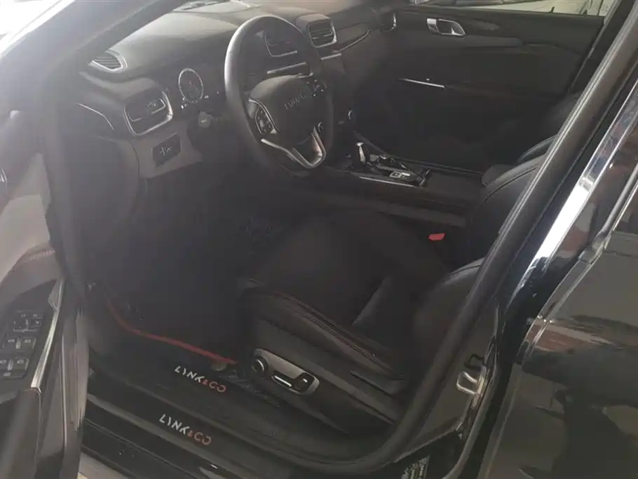 Lynk & Co 03