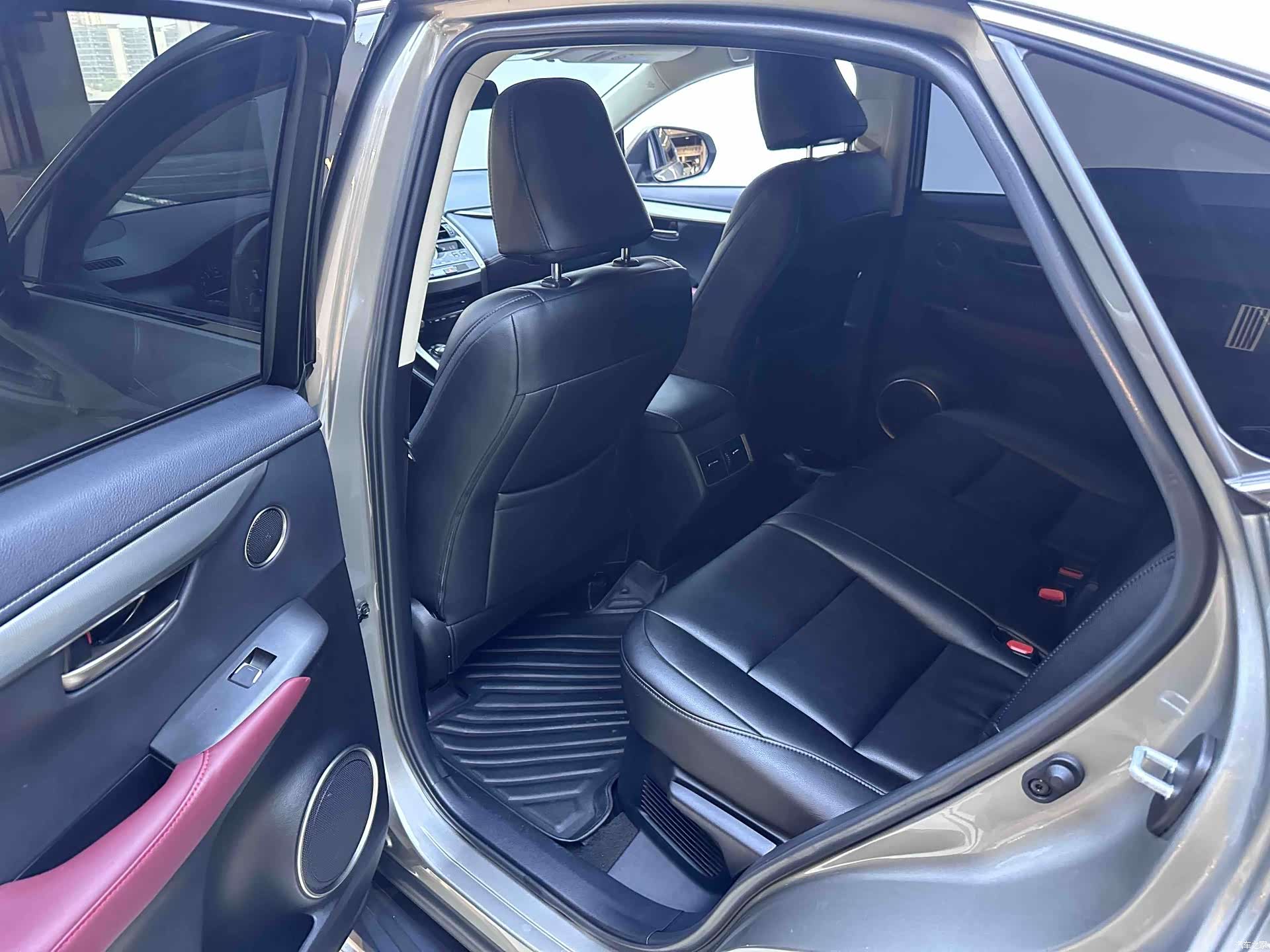Lexus NX, 2020 11