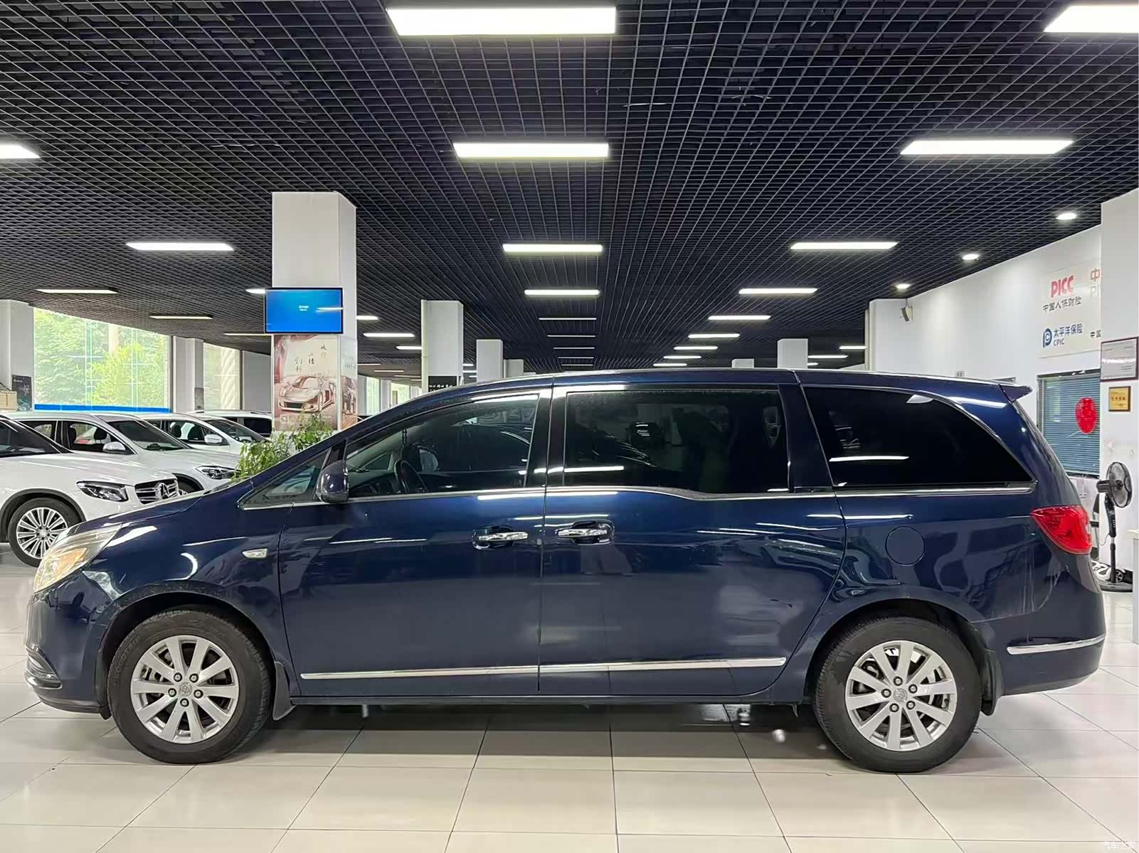Buick GL8, 2017 3