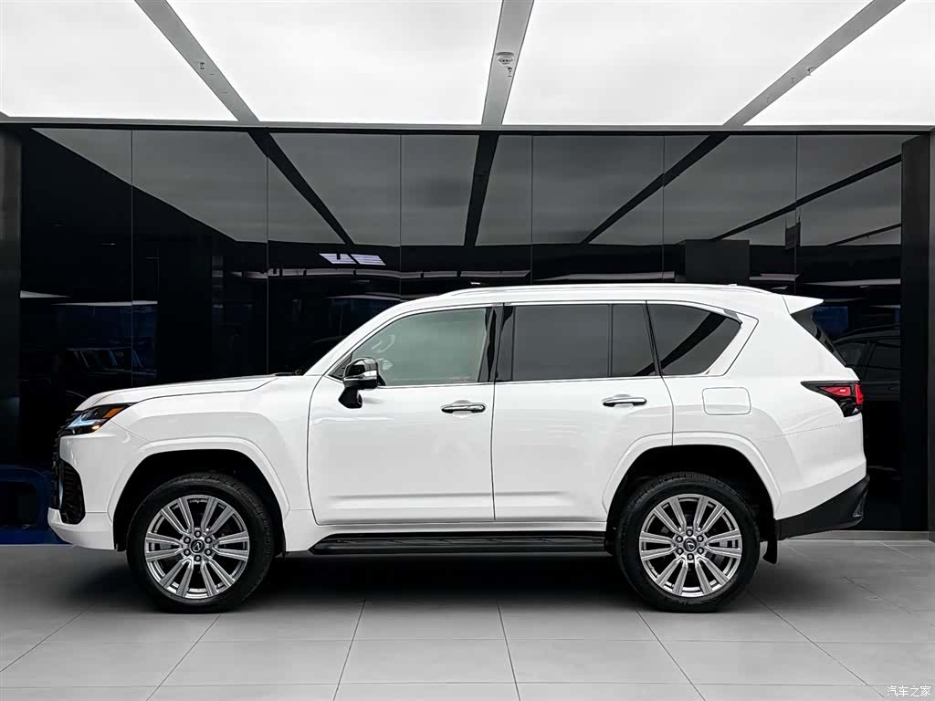 Lexus LX, 2024 3